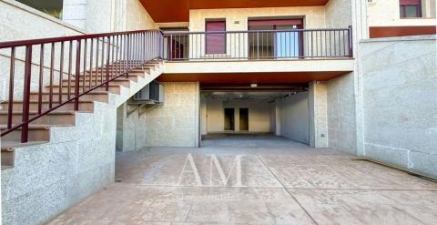 Chalet pareado en calle Arnela s/n