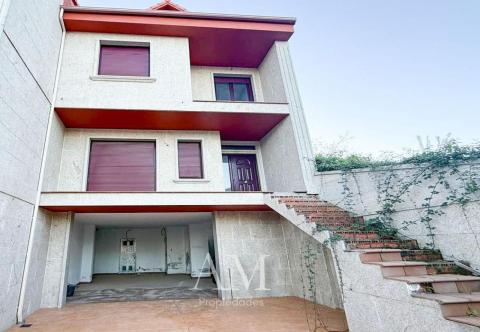 Chalet pareado en calle Arnela s/n