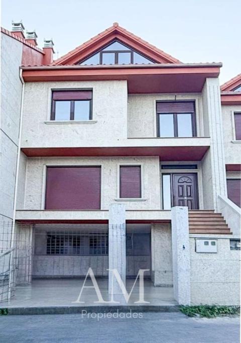 Chalet pareado en calle Arnela s/n