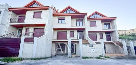 Chalet pareado en calle Arnela s/n