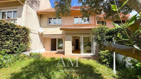 Chalet adosado en calle da Zapateira