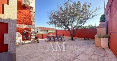 Chalet pareado en calle Tomás Mirambell