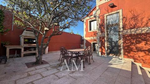 Chalet pareado en calle Tomás Mirambell
