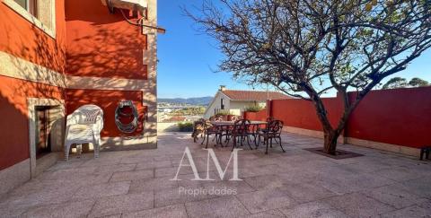 Chalet pareado en calle Tomás Mirambell