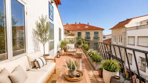 CASA EN EL CENTRO DE BAIONA CON TERRAZA