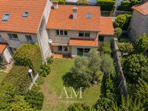 CHALET ADOSADO EN CANIDO - VIGO