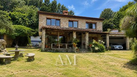 CHALET CON VISTAS AL VALLE MIÑOR CON PARCELA DE 1765 M2
