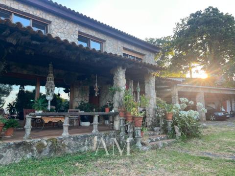 CHALET CON VISTAS AL VALLE MIÑOR CON PARCELA DE 1765 M2
