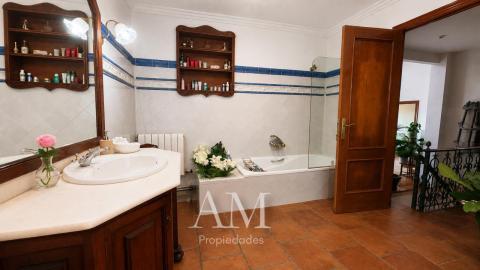 CHALET CON VISTAS AL VALLE MIÑOR CON PARCELA DE 1765 M2