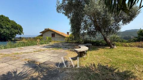 CHALET CON VISTAS AL VALLE MIÑOR CON PARCELA DE 1765 M2