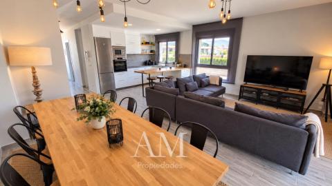 CHALET A PIE DE PLAYA EN HIO, TERRAZA CON VISTAS PANORAMICAS Y JARDIN, AEROTERMIA Y SUELO RADIANTE