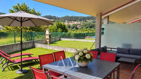 CHALET A PIE DE PLAYA EN HIO, TERRAZA CON VISTAS PANORAMICAS Y JARDIN, AEROTERMIA Y SUELO RADIANTE