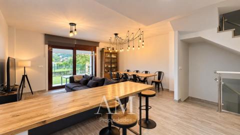 CHALET A PIE DE PLAYA EN HIO, TERRAZA CON VISTAS PANORAMICAS Y JARDIN, AEROTERMIA Y SUELO RADIANTE