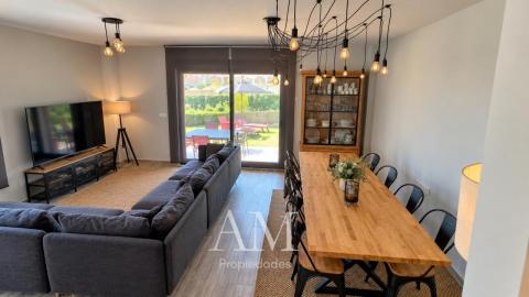 CHALET A PIE DE PLAYA EN HIO, TERRAZA CON VISTAS PANORAMICAS Y JARDIN, AEROTERMIA Y SUELO RADIANTE