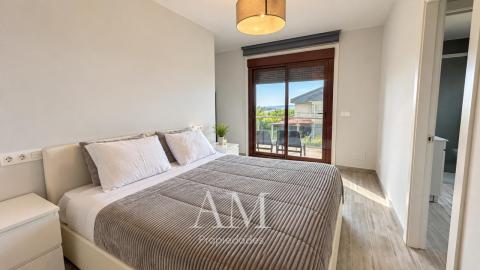 CHALET A PIE DE PLAYA EN HIO, TERRAZA CON VISTAS PANORAMICAS Y JARDIN, AEROTERMIA Y SUELO RADIANTE