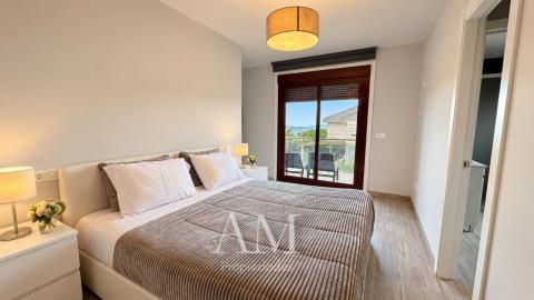 CHALET A PIE DE PLAYA EN HIO, TERRAZA CON VISTAS PANORAMICAS Y JARDIN, AEROTERMIA Y SUELO RADIANTE