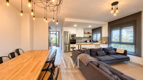 CHALET A PIE DE PLAYA EN HIO, TERRAZA CON VISTAS PANORAMICAS Y JARDIN, AEROTERMIA Y SUELO RADIANTE