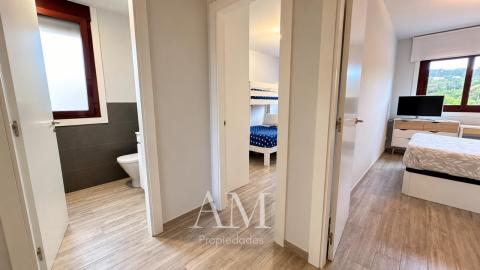 CHALET A PIE DE PLAYA EN HIO, TERRAZA CON VISTAS PANORAMICAS Y JARDIN, AEROTERMIA Y SUELO RADIANTE