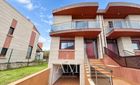 CHALET A PIE DE PLAYA EN HIO, TERRAZA CON VISTAS PANORAMICAS Y JARDIN, AEROTERMIA Y SUELO RADIANTE