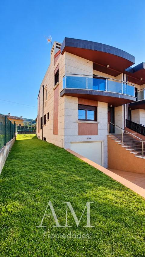 CHALET A PIE DE PLAYA EN HIO, TERRAZA CON VISTAS PANORAMICAS Y JARDIN, AEROTERMIA Y SUELO RADIANTE