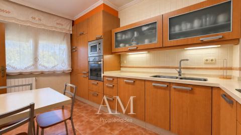 CASA DE PIEDRA CON PISCINA Y JARDIN. LISTA PARA ENTRAR A VIVIR.