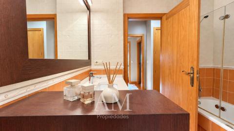 CASA DE PIEDRA CON PISCINA Y JARDIN. LISTA PARA ENTRAR A VIVIR.