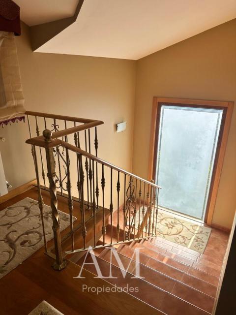 CASA DE PIEDRA CON PISCINA Y JARDIN. LISTA PARA ENTRAR A VIVIR.