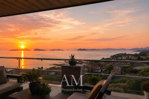 CHALET MUY EXCLUSIVO CON ESPECTACULARES VISTAS AL MAR, LAS PLAYAS Y LAS ISLAS CIES.CALIDAD Y PRIVACIDAD.