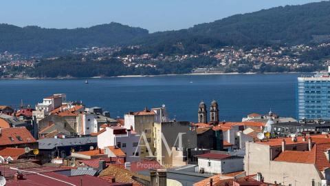 DUPLEX CON ESPECTACULARES VISTAS PANORAMICAS 360º AL MAR Y A LA CIUDAD. REFORMADO. TERRAZA DE MAS DE 100 M2