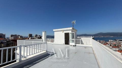 DUPLEX CON ESPECTACULARES VISTAS PANORAMICAS 360º AL MAR Y A LA CIUDAD. REFORMADO. TERRAZA DE MAS DE 100 M2