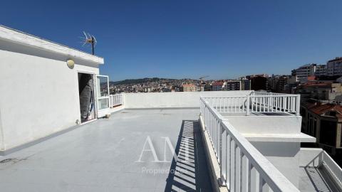 DUPLEX CON ESPECTACULARES VISTAS PANORAMICAS 360º AL MAR Y A LA CIUDAD. REFORMADO. TERRAZA DE MAS DE 100 M2