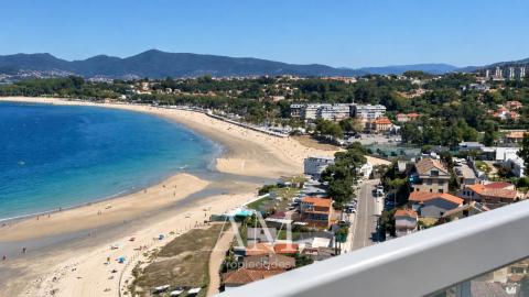 PISO ULTIMA PLANTA. VISTAS PANORAMICAS A LAS PLAYAS Y A LAS ISLAS CIES. A PIE DE PLAYA. REFORMADO INTEGRAMENTE. ATARDECERES UNICOS Y ESPECTACULARES