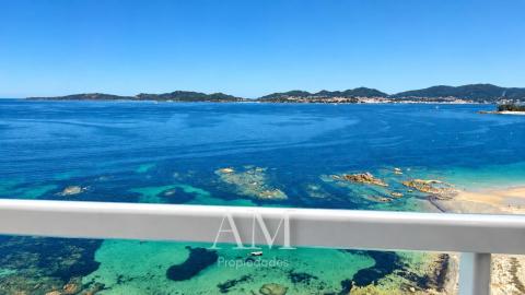PISO ULTIMA PLANTA. VISTAS PANORAMICAS A LAS PLAYAS Y A LAS ISLAS CIES. A PIE DE PLAYA. REFORMADO INTEGRAMENTE. ATARDECERES UNICOS Y ESPECTACULARES