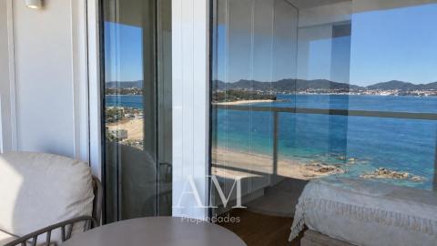 PISO ULTIMA PLANTA. VISTAS PANORAMICAS A LAS PLAYAS Y A LAS ISLAS CIES. A PIE DE PLAYA. REFORMADO INTEGRAMENTE. ATARDECERES UNICOS Y ESPECTACULARES