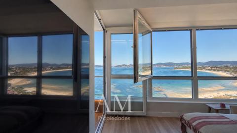 PISO ULTIMA PLANTA. VISTAS PANORAMICAS A LAS PLAYAS Y A LAS ISLAS CIES. A PIE DE PLAYA. REFORMADO INTEGRAMENTE. ATARDECERES UNICOS Y ESPECTACULARES