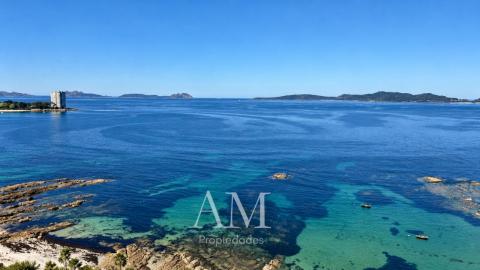 PISO ULTIMA PLANTA. VISTAS PANORAMICAS A LAS PLAYAS Y A LAS ISLAS CIES. A PIE DE PLAYA. REFORMADO INTEGRAMENTE. ATARDECERES UNICOS Y ESPECTACULARES
