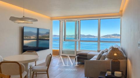 PISO ULTIMA PLANTA. VISTAS PANORAMICAS A LAS PLAYAS Y A LAS ISLAS CIES. A PIE DE PLAYA. REFORMADO INTEGRAMENTE. ATARDECERES UNICOS Y ESPECTACULARES
