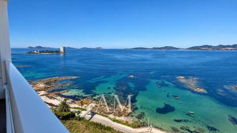 PISO ULTIMA PLANTA. VISTAS PANORAMICAS A LAS PLAYAS Y A LAS ISLAS CIES. A PIE DE PLAYA. REFORMADO INTEGRAMENTE. ATARDECERES UNICOS Y ESPECTACULARES