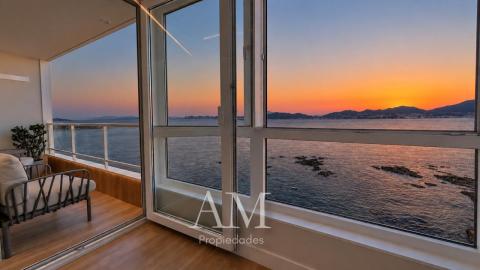 PISO ULTIMA PLANTA. VISTAS PANORAMICAS A LAS PLAYAS Y A LAS ISLAS CIES. A PIE DE PLAYA. REFORMADO INTEGRAMENTE. ATARDECERES UNICOS Y ESPECTACULARES