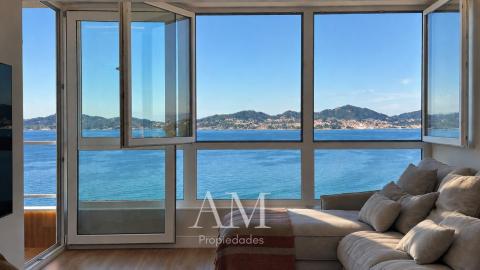 PISO ULTIMA PLANTA. VISTAS PANORAMICAS A LAS PLAYAS Y A LAS ISLAS CIES. A PIE DE PLAYA. REFORMADO INTEGRAMENTE. ATARDECERES UNICOS Y ESPECTACULARES