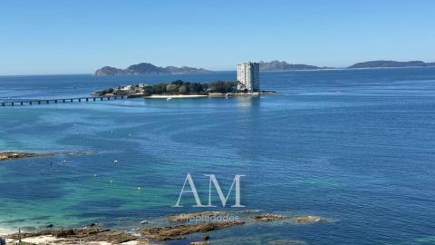 PISO ULTIMA PLANTA. VISTAS PANORAMICAS A LAS PLAYAS Y A LAS ISLAS CIES. A PIE DE PLAYA. REFORMADO INTEGRAMENTE. ATARDECERES UNICOS Y ESPECTACULARES