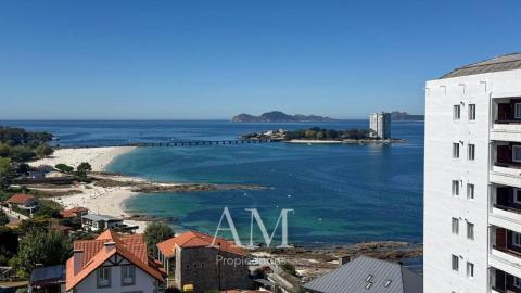 PISO ULTIMA PLANTA. VISTAS PANORAMICAS A LAS PLAYAS Y A LAS ISLAS CIES. A PIE DE PLAYA. REFORMADO INTEGRAMENTE. ATARDECERES UNICOS Y ESPECTACULARES