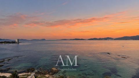 PISO ULTIMA PLANTA. VISTAS PANORAMICAS A LAS PLAYAS Y A LAS ISLAS CIES. A PIE DE PLAYA. REFORMADO INTEGRAMENTE. ATARDECERES UNICOS Y ESPECTACULARES