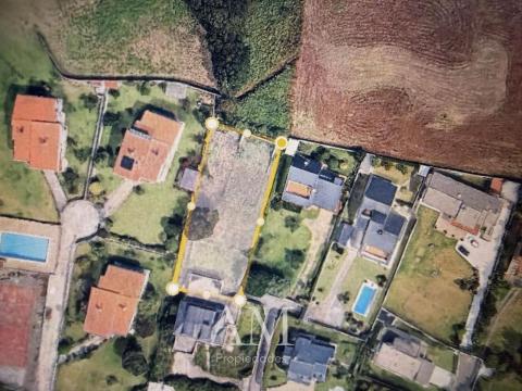 Terreno en calle Otero Pedrayo